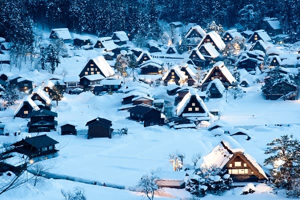 中部地區白川鄉合掌村冬季景緻美得很不真實。（圖/shutterstock）