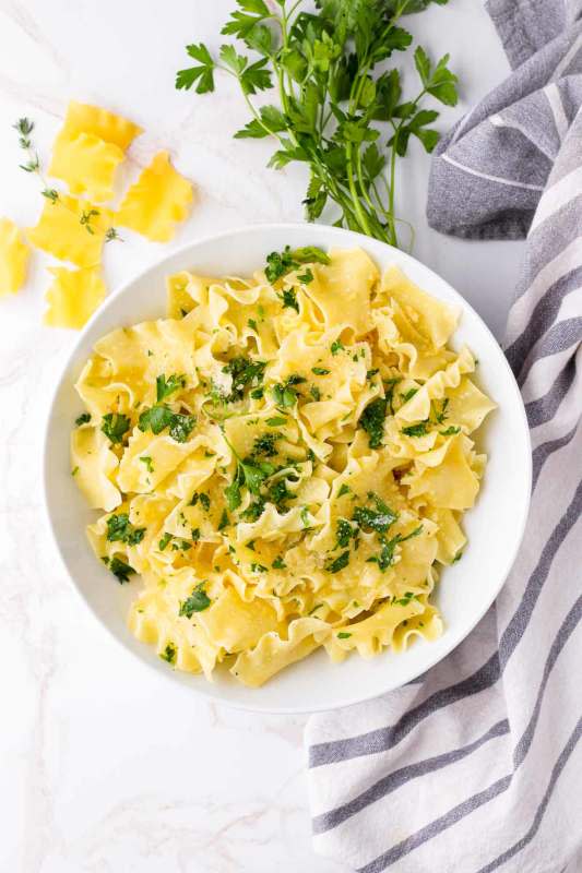 <p>Cooking For My Soul</p><p>These easy buttered egg noodles take only 15 minutes to make. It’s a quick and simple recipe, and you only need 6 simple ingredients.</p><p><strong>Get the recipe: <a href="https://cookingformysoul.com/buttered-noodles" rel="nofollow noopener" target="_blank" data-ylk="slk:Simple Garlic Buttered Noodles;elm:context_link;itc:0;sec:content-canvas" class="link ">Simple Garlic Buttered Noodles</a></strong></p>