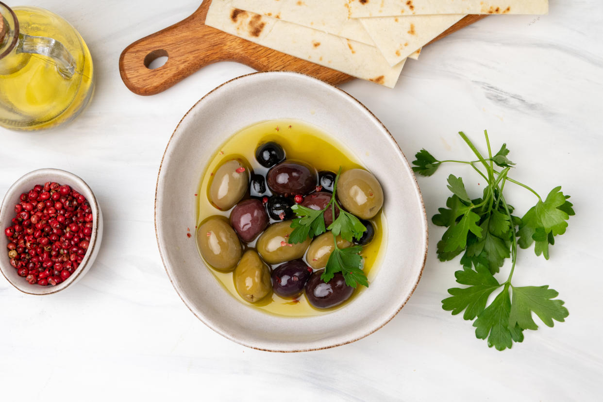 Can olive oil help you avoid dementia-related death? What to know. (Getty Creative)