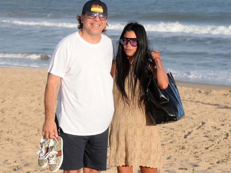 Cristian Castro y su novia en la playa de Punta del Este
