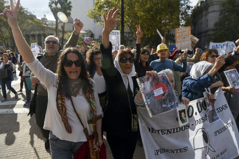 Members of the Argentine human rights group Madres de Plaza de Mayo take part in the weekly march at the Plaza de Mayo square in Buenos Aires, on April 20, 2017