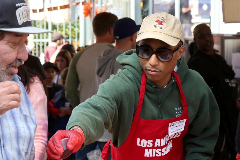 Thanksgiving: Pharrell Williams, Kevin Hart and Minnie Driver donate thousands of free meals to homeless people