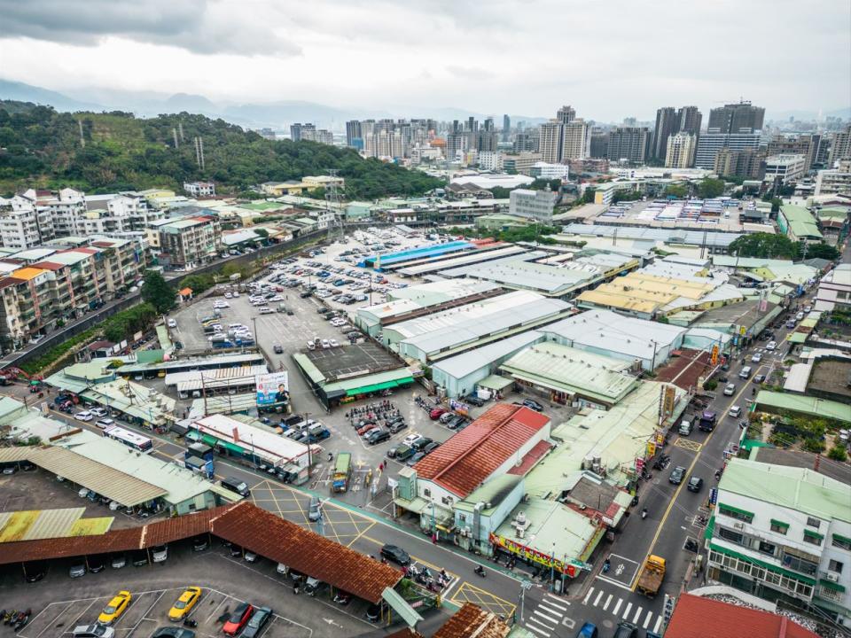 文高用地現況使用示意圖（預計解編後為公園用地六及住宅區）。   圖：新北市城鄉局提供