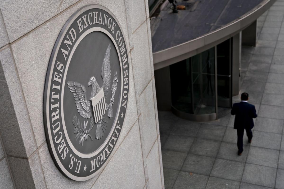 SEC targets its own employees’ texting, kills WhatsApp on work phones