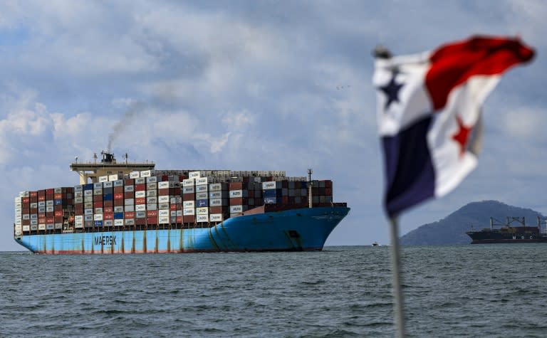 (ARCHIVO) Un buque de carga espera su turno para cruzar el Canal de Panamá en Ciudad de Panamá el 28 de marzo de 2024 (MARTIN BERNETTI)