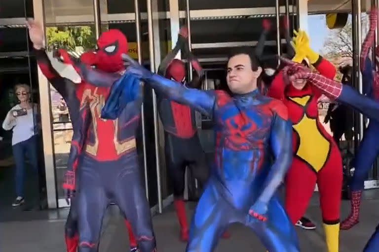 Intentarán, en el Obelisco, romper el récord mundial de Hombres Araña.