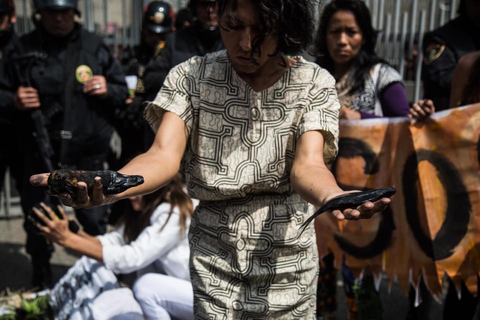 Environmental activists protest outside the headquarters of the Peruvian Petroleum Company (Petroperu) in Lima, Peru, August 22, 2016.  / Credit: Getty