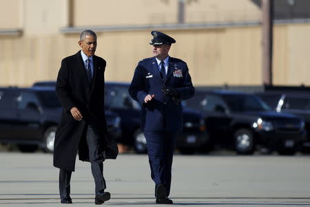 U.S. President Barack Obama walks to boards Air Force One for Nebraska and Louisiana, after a short meeting with Jordan's King Abdullah at Joint Base Andrews in Maryland, January 13, 2016. REUTERS/Carlos Barria