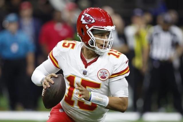 Back-to-back losses leave Commanders in QB quandary