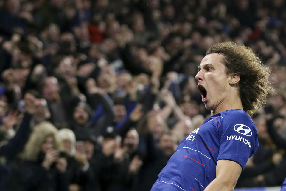 David Luiz de Chelsea festeja tras marcar el segundo gol en la victoria 2-0 ante Manchester City en la Liga Premier, en Londres, el sábado 12 de diciembre de 2018 (AP Foto/Tim Ireland)