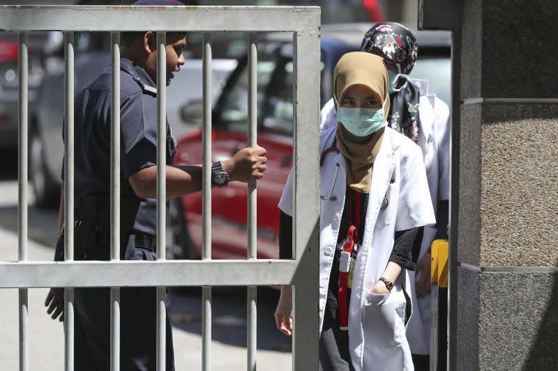 因為大批媒體在外守候，負責相驗金正男遺體的吉隆坡醫院近來門禁特別森嚴。（美聯社）