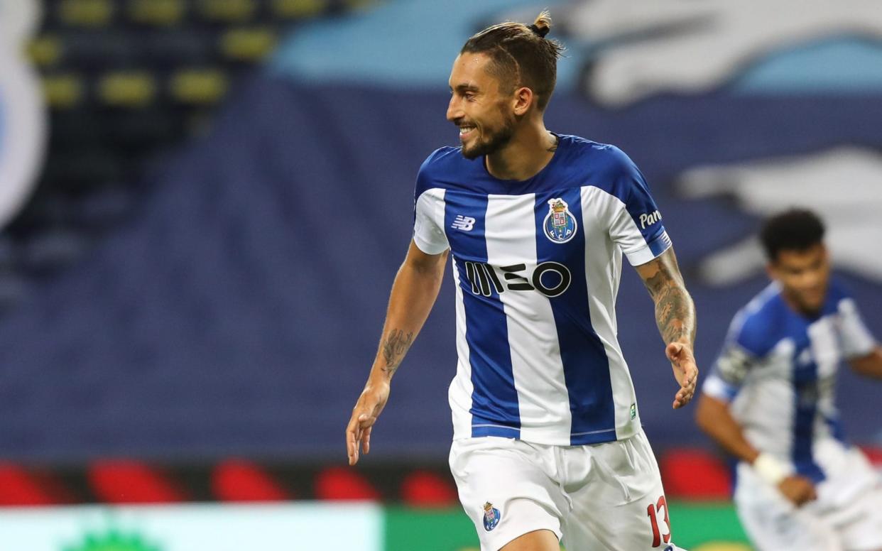 Alex Telles playing for Porto - Manchester United in talks to sign Porto left-back Alex Telles - GLOBAL MEDIA GROUP