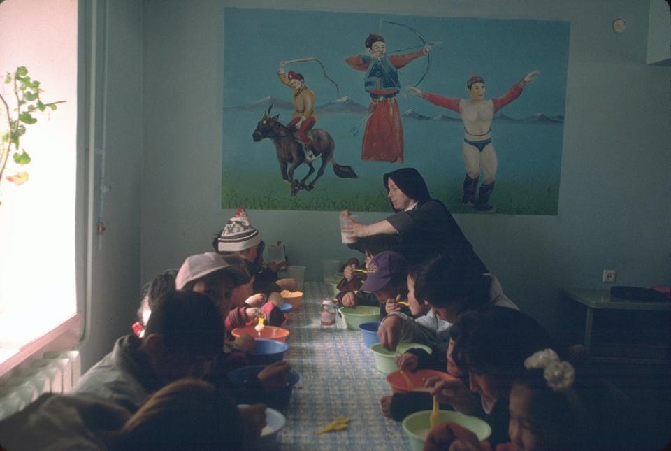 Food service for homeless children in a shantytown in Mongolia. <a href="https://www.gettyimages.com/detail/news-photo/food-service-for-homeless-children-organised-by-fraternite-news-photo/524114802?adppopup=true" rel="nofollow noopener" target="_blank" data-ylk="slk:Michel Setboun/Corbis via Getty Images;elm:context_link;itc:0;sec:content-canvas" class="link ">Michel Setboun/Corbis via Getty Images</a>
