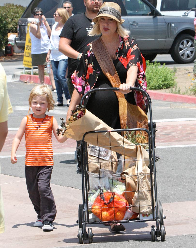 Tori Spelling Farmers Market