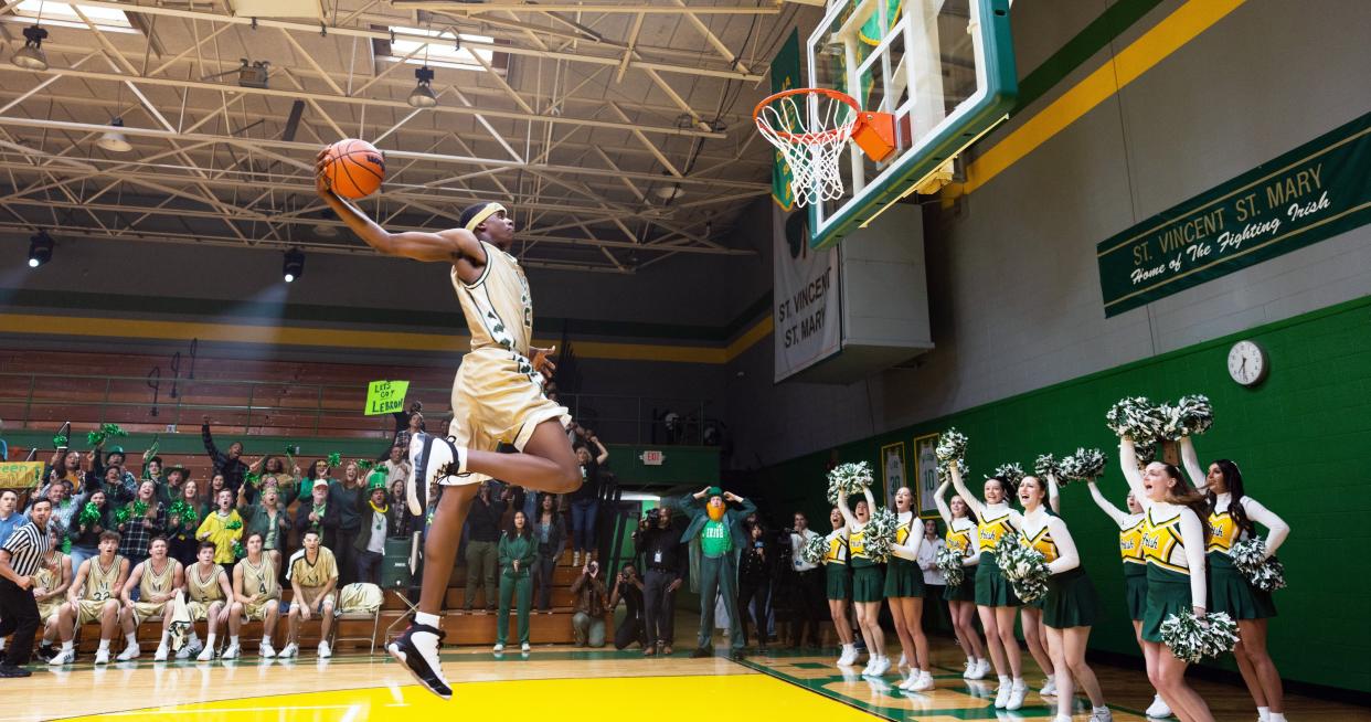 SHOOTING STARS, Marquis Mookie Cook, as LeBron James, 2023. ph: Oluwaseye Olusa /© Peacock / Courtesy Everett Collection