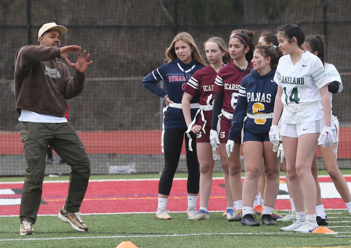 Lakeland Girls Flag Football Team Meets New York Giants Players