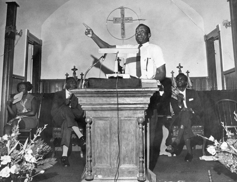 NAACP local leader addresses mass rally. W.W. Law says busing must be accepted. Aug. 6, 1971