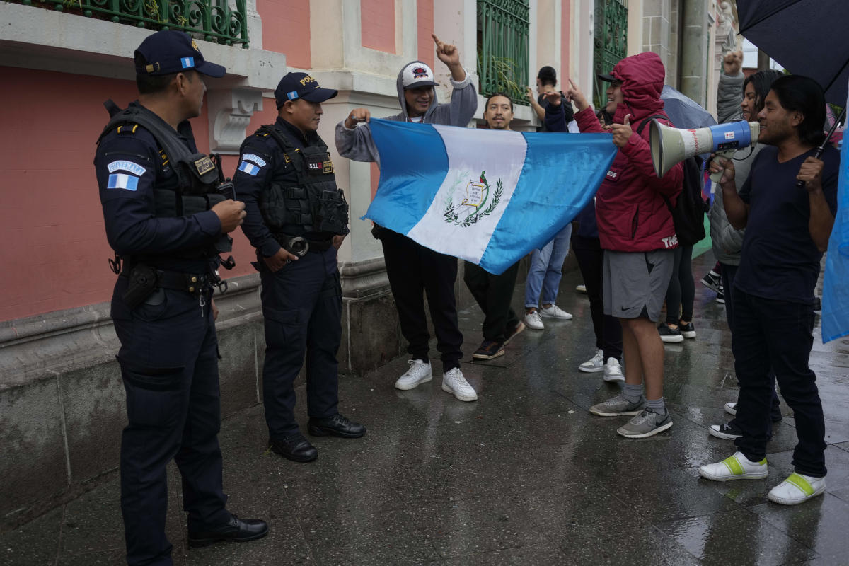 Por qué la decisión de un tribunal guatemalteco de congelar los resultados de las elecciones presidenciales genera críticas