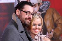 <b>Sido & Doreen Steinert</b><br><br>Es begann, na ja, romantisch: Beim Musikpreis „Comet“ verschüttete Doreen Steinert (26) im Jahr 2005 Sekt über Sidos (32) Schritt und musste ihn anschließend trockenlegen. Fünf Jahre nach diesem feucht-fröhlichen Erstkontakt verlobten sich der Rapper und die ehemalige „Nu Pagadi“-Sängerin. Doch zwischen das Paar und den Traualtar trat… (Bild: ddp Images)