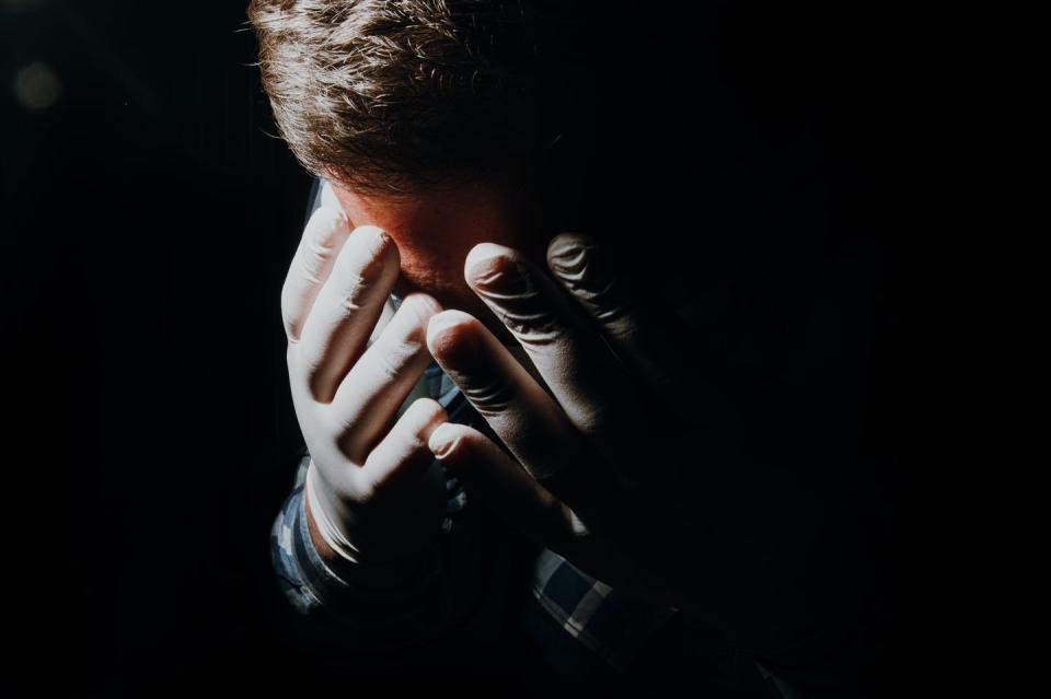 <span class="caption">shutterstock</span> <span class="attribution"><a class="link " href="https://www.shutterstock.com/es/image-photo/sad-man-hands-covering-face-depression-1681079167" rel="nofollow noopener" target="_blank" data-ylk="slk:Shutterstock / Haris Mm;elm:context_link;itc:0;sec:content-canvas">Shutterstock / Haris Mm</a></span>