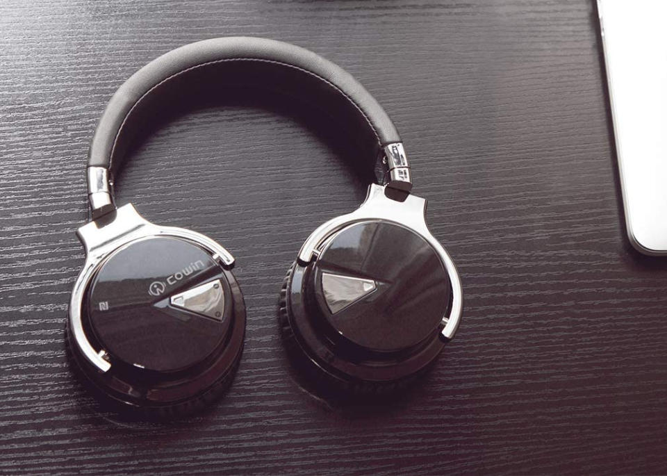 Get 10 percent off these COWIN E7 Active Noise Cancelling Headphones. (Photo: COWIN)