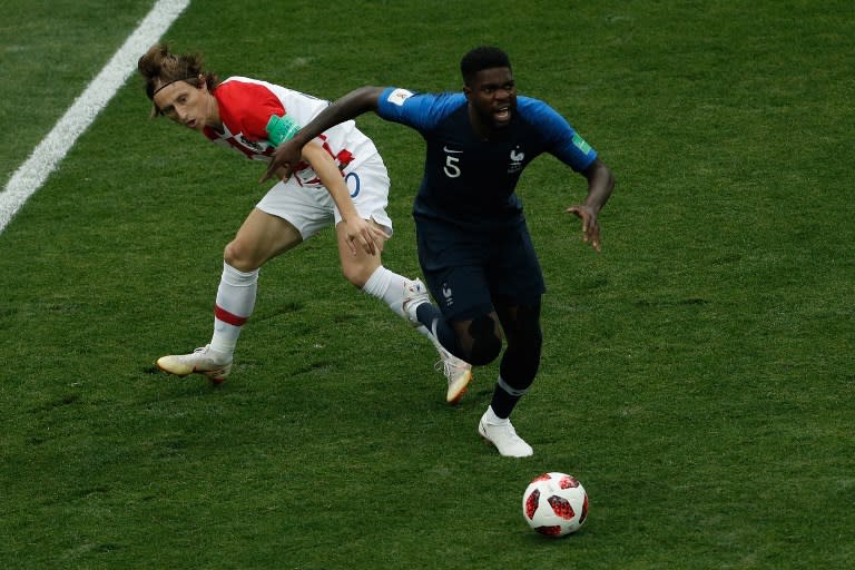 <p>En début de match, Samuel Umtiti a donné des sueurs froides à tous les Français, en osant un crochet près de sa surface. Heureusement, l’arbitre a sifflé une faute de Luka Modric. </p>