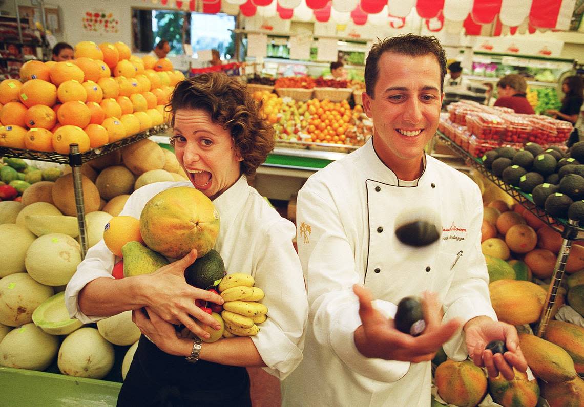 Chefs Michelle Bernstein and Frank Randazzo competed in a “ready, set, plate” contest at Epicure Market in Miami Beach. The two prepared a three-course meal in 15 minutes. Jared Lazarus/Miami Herald File 2000