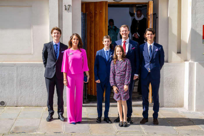 Joaquín de Dinamarca con sus hijos y Marie