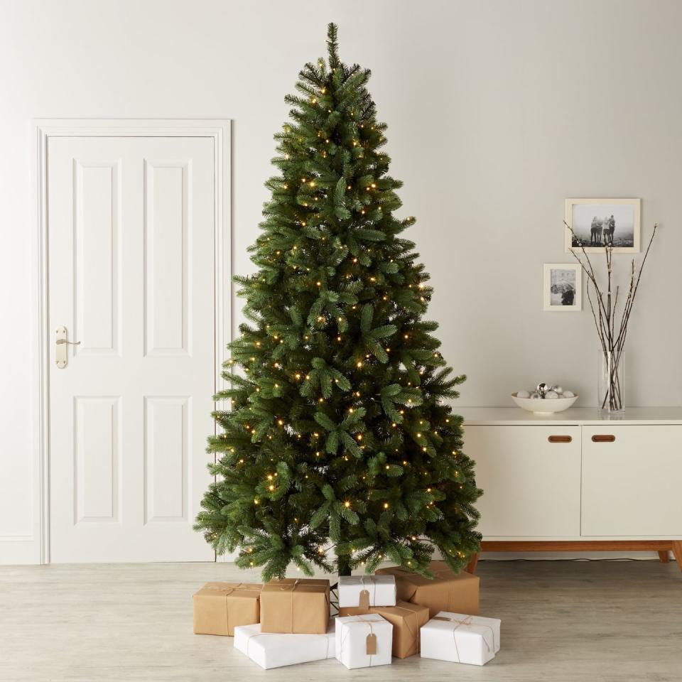 4) 7.6ft smart artificial tree, £187