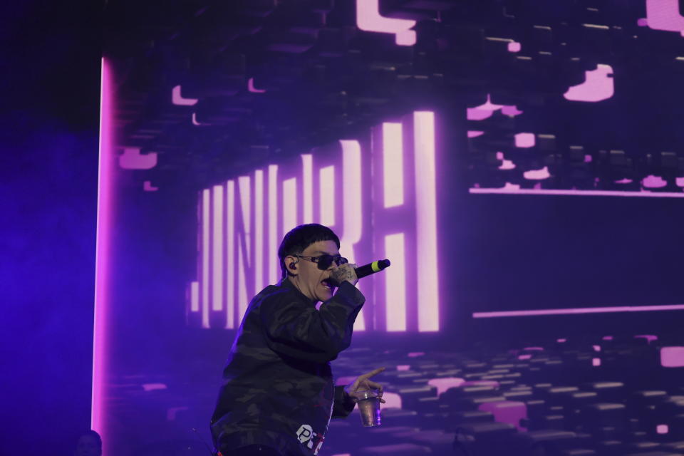 El cantante mexicano Junior H durante su presentación en el Festival Vive Latino en la Ciudad de México el domingo 17 de marzo de 2024. (Foto AP/Ginnette Riquelme)