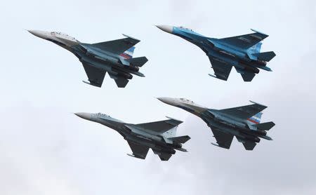 Sukhoi Su-27 jet fighters perform during the "Russia Arms Expo 2013" 9th international exhibition of arms, military equipment and ammunition, in the Urals city of Nizhny Tagil September 25, 2013. REUTERS/Sergei Karpukhin