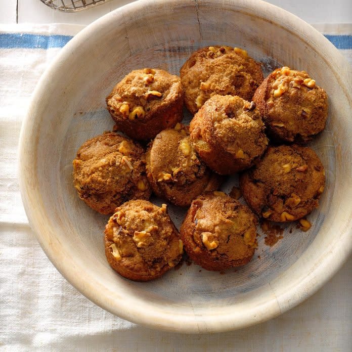 Rhubarb Nut Muffins Exps Cwam18 1555 B12 13 2b 4