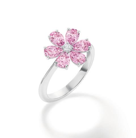 Forget Me Not 系列粉紅剛玉鑽石戒指 PHOTO CREDIT:  Harry Winston