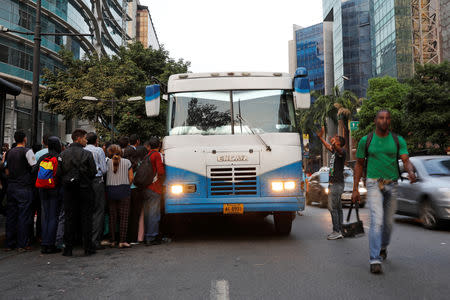 People wait to board a public bus during a blackout in Caracas, Venezuela March 7, 2019. REUTERS/Carlos Jasso