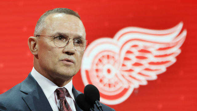 Former Red Wing Steve Yzerman pays tribute to his hockey idol