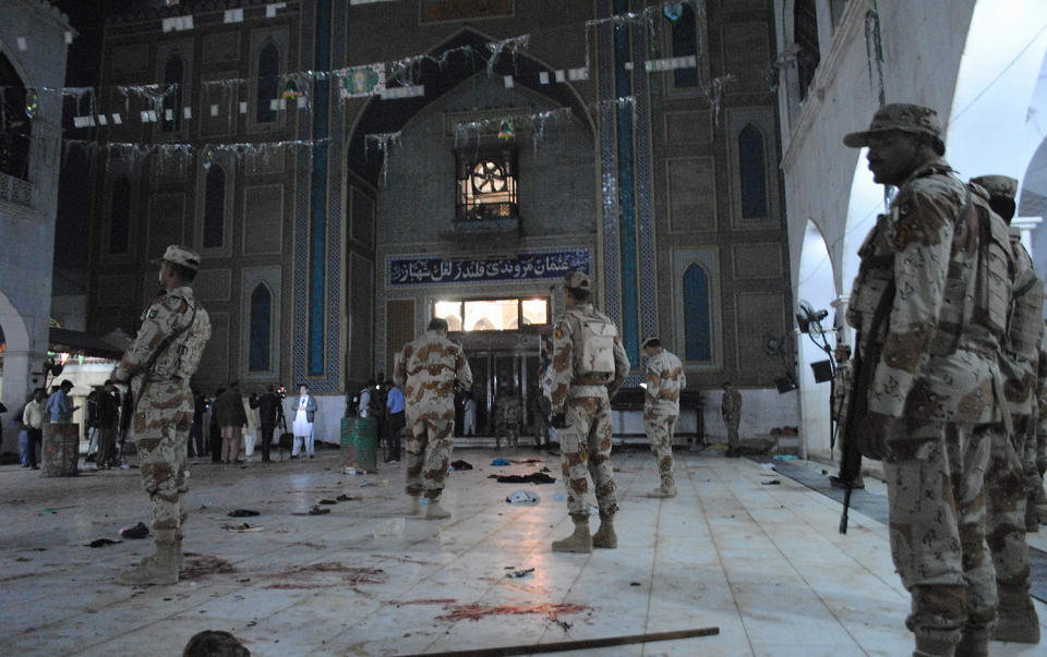 Suicide bombing at Pakistan shrine