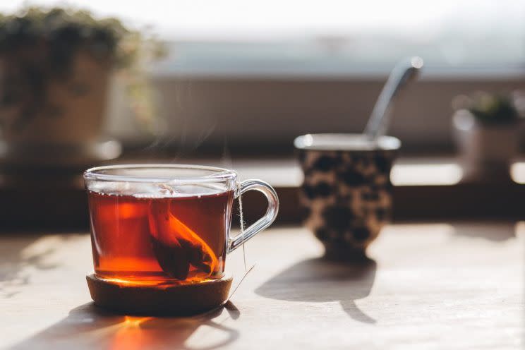 Nigella Lawson laisse le sachet dans sa tasse pendant qu’elle boit son thé. [Photo : Pexels]