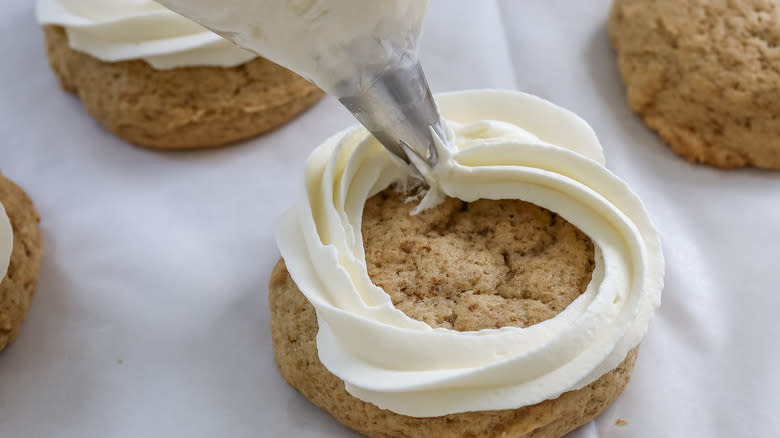 cookie with circle of frosting