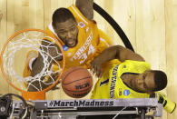 Michigan's Glenn Robinson III shoots past Tennessee's Jeronne Maymon during the first half of an NCAA Midwest Regional semifinal college basketball tournament game Friday, March 28, 2014, in Indianapolis. (AP Photo/Michael Conroy)