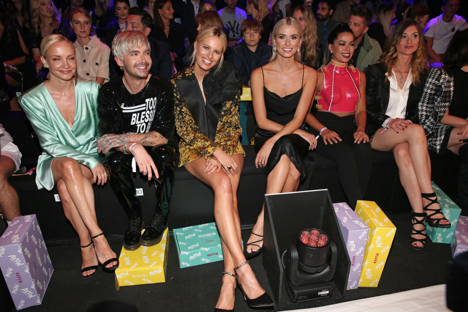 Erste Reihe mit Starfaktor: Janin Ullmann, Bill Kaulitz, Karolina Kurkova, Lena Gercke, Fernanda Brandao and Janina Lin Otto bei der Opening Show der About You Fashion Week. (Bild: Getty Images)