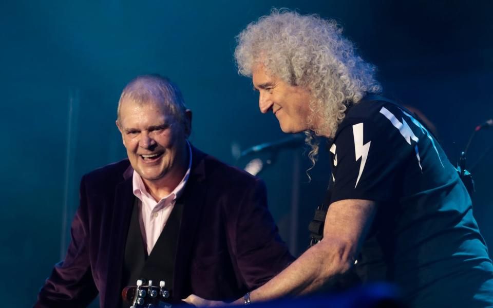 John Farnham (links) und Brian May von Queen blicken einem besonderen Auftritt entgegen. (Bild: 2020 Getty Images/Cole Bennetts)