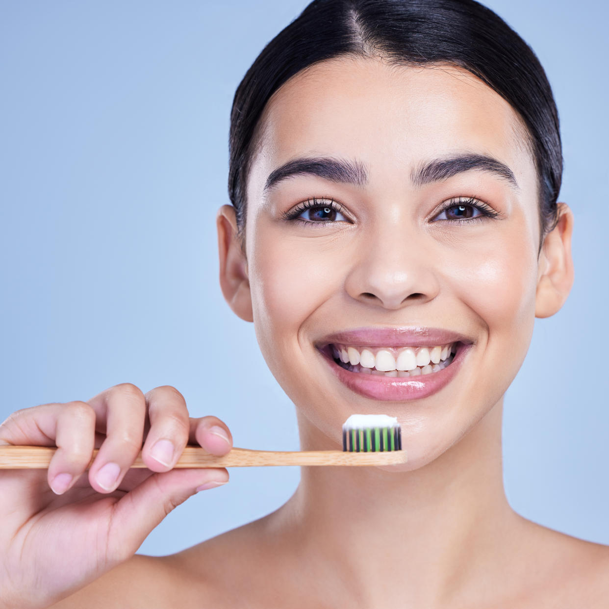¿Quieres tener una sonrisa blanca y hermosa? Checa estos artículos recomendados por mi odontólogo. (Foto: Getty)