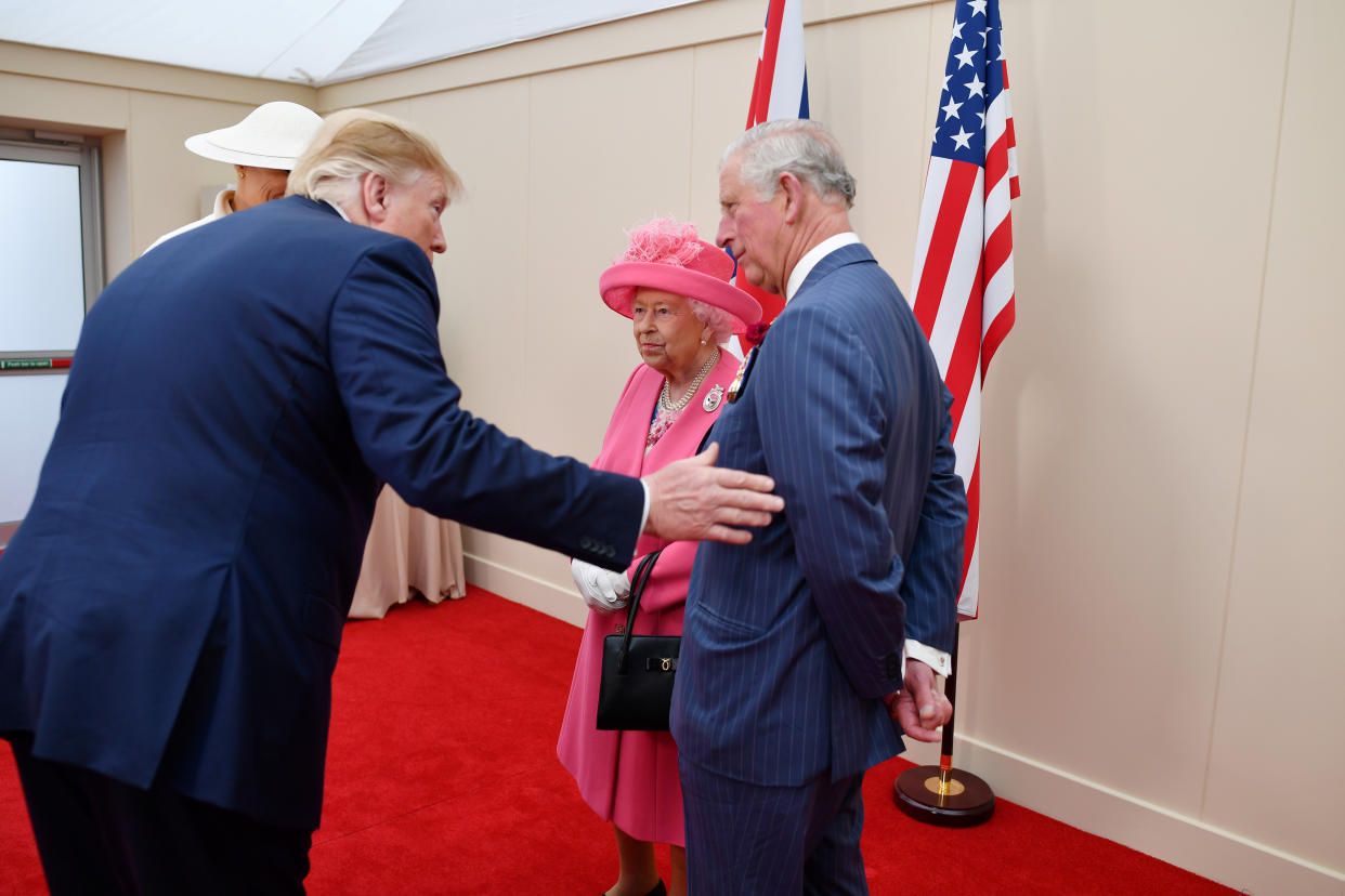 Donald Trump traf die Queen und Prinz Charles zum Jahrestag des D-Day (Bild: Jeff J Mitchell/Pool via Reuters)