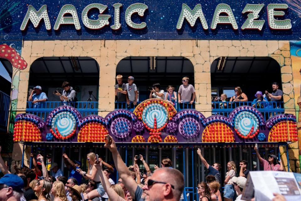 People try to catch a glimpse of former President Donald Trump at the Iowa State Fair on Aug. 12.<span class="copyright">Stefani Reynolds—AFP/Getty Images</span>