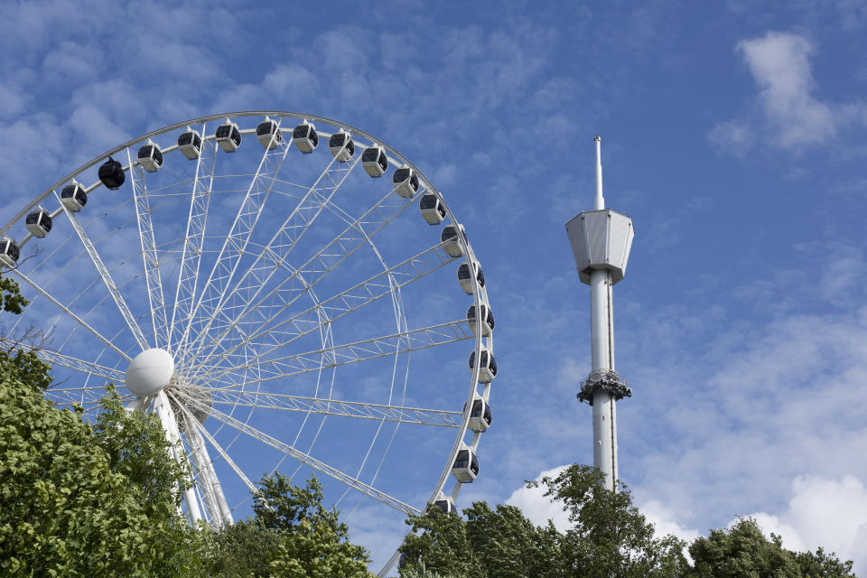 <p>Geht es um die reine Fläche, schlägt kein Freizeitpark in Nordeuropa Liseberg in Schweden. Auf 20 Hektar Fläche hatten 2017 rund 3,06 Millionen Besucher ihren Spaß. Sechs Achterbahnen, zwei Wasserbahnen und weitere Fahrgeschäfte locken die Gäste an. (Foto: Getty) </p>