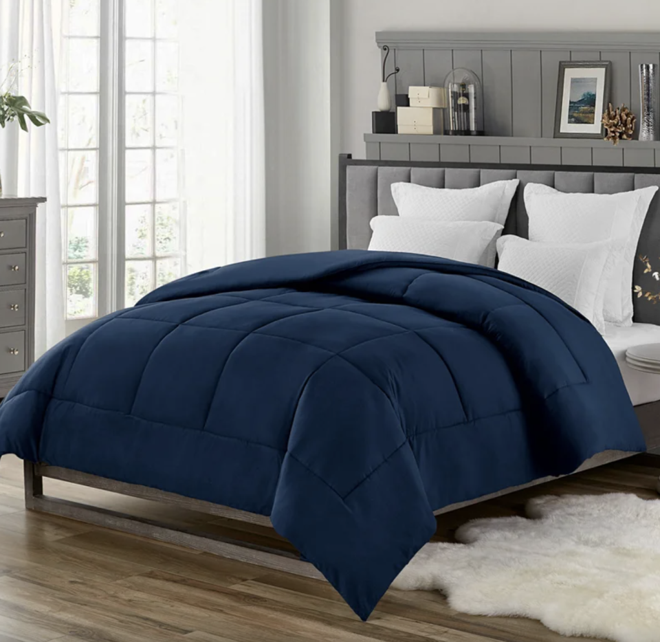 Saulean Microfiber Reversible Traditional Comforter (Photo via Wayfair)