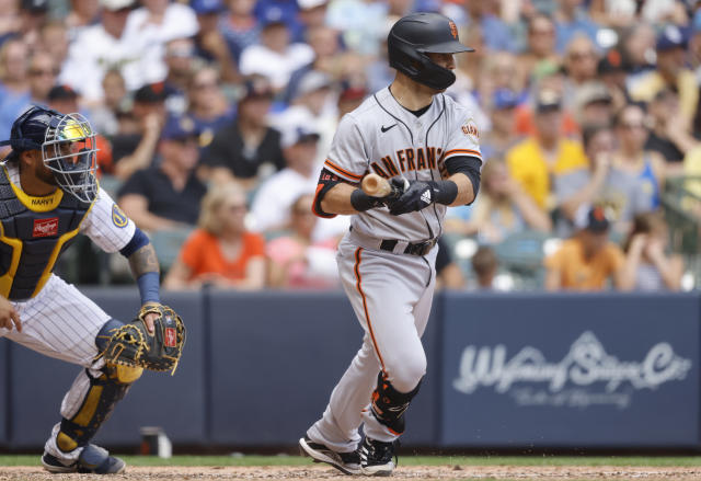 La Stella's hit in 8th gives Giants 5-4 win over Milwaukee