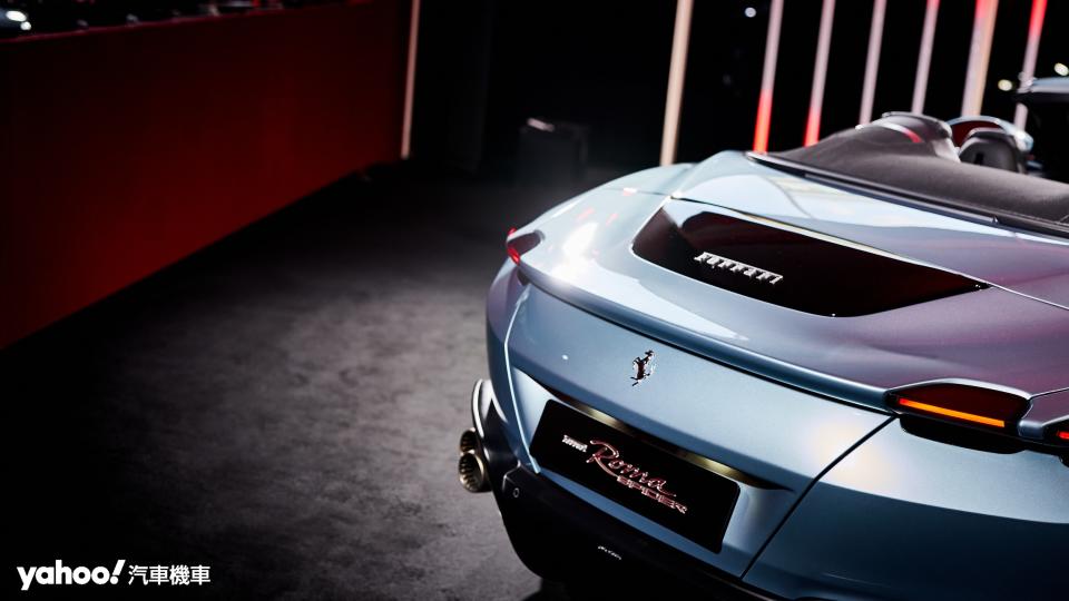 嵌入式的尾燈造型、同樣簡約的尾部曲線讓Roma Spider依舊保持屬於Ferrari的優雅風格。