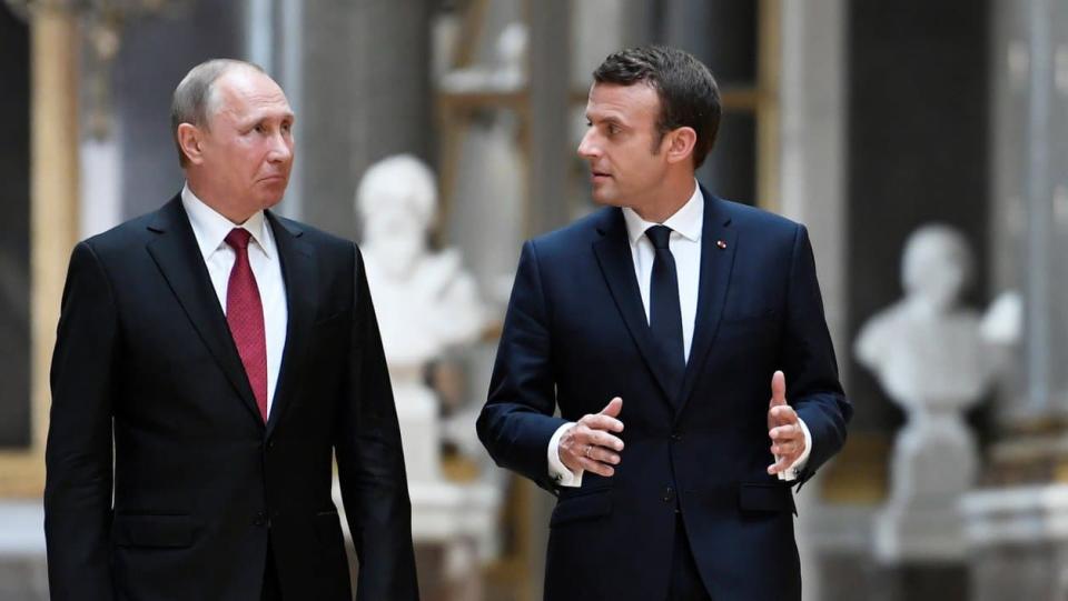 Vladimir Poutine et Emmanuel Macron à Versailles,  en mai 2017. - STEPHANE DE SAKUTIN / POOL / AFP