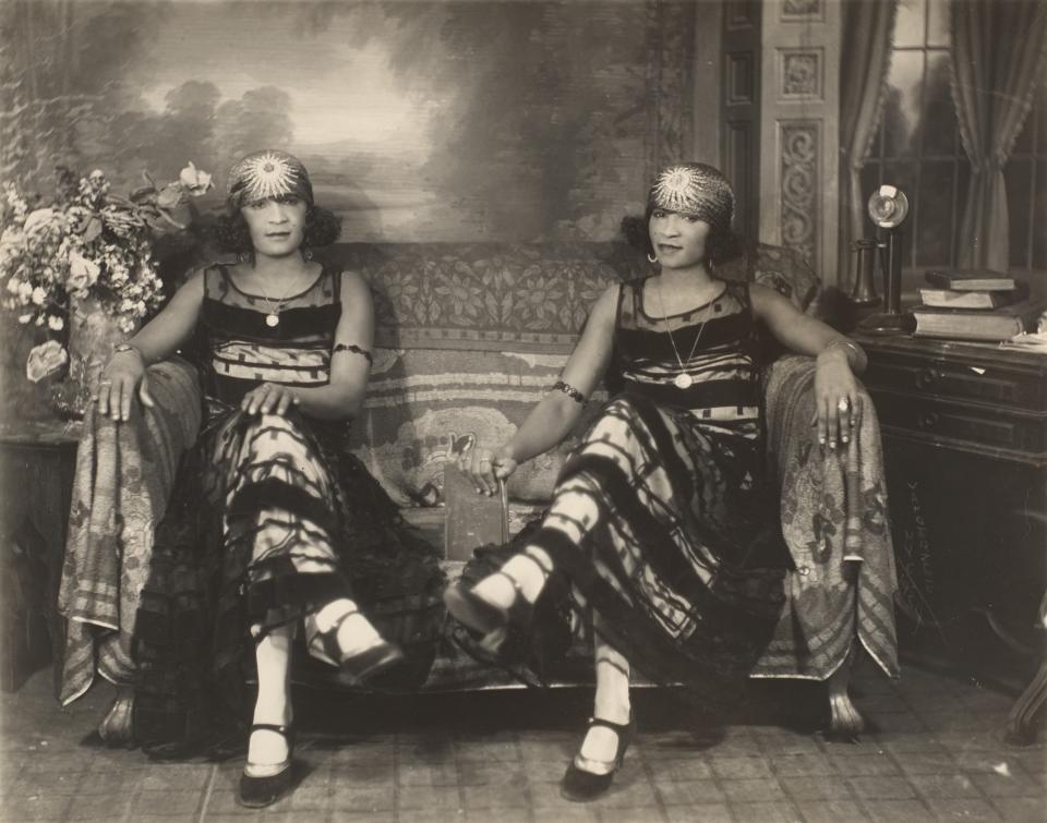 James Van Der Zee, 'Identical twins', 1924.